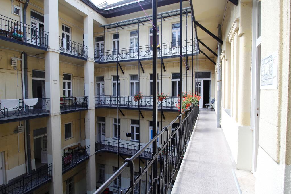 Dbc Hostel Budapest Eksteriør billede