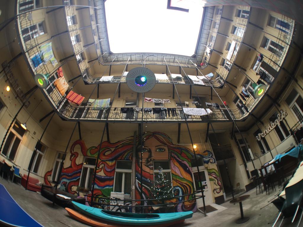 Dbc Hostel Budapest Eksteriør billede