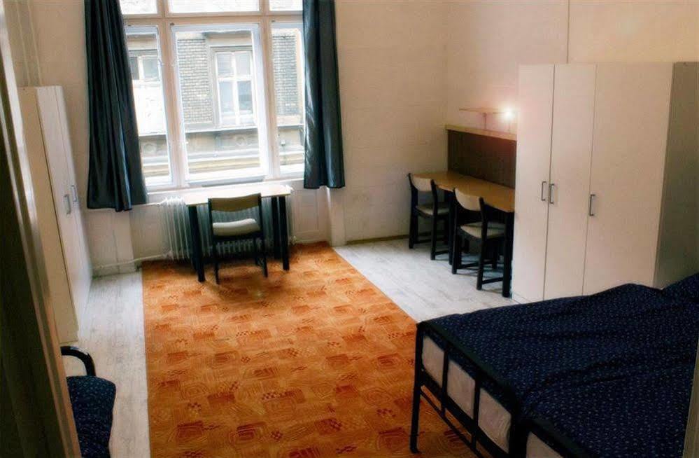Dbc Hostel Budapest Eksteriør billede